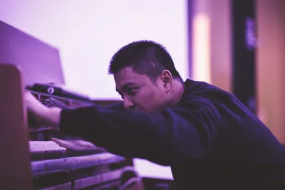 Shih-Yang in Bergen playing piano